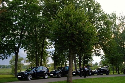  BMW, Bentley, Rolls-Royce, Mercedes, Jaguar nuoma