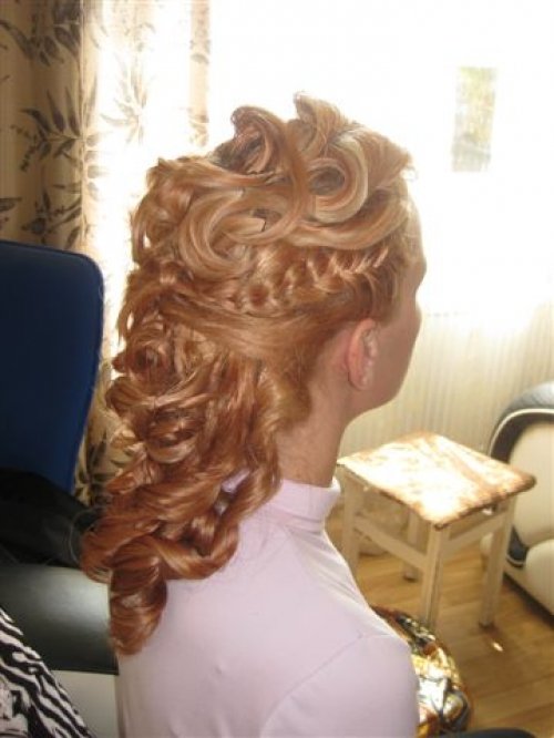 Vestuvinės proginės ir vakarinės šukuosenos! www.retrostyle.lt
