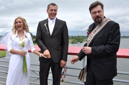 Aktorė K. Kazlauskaitė ir Raimondas Šilanskas. Piršliai, vedėjai