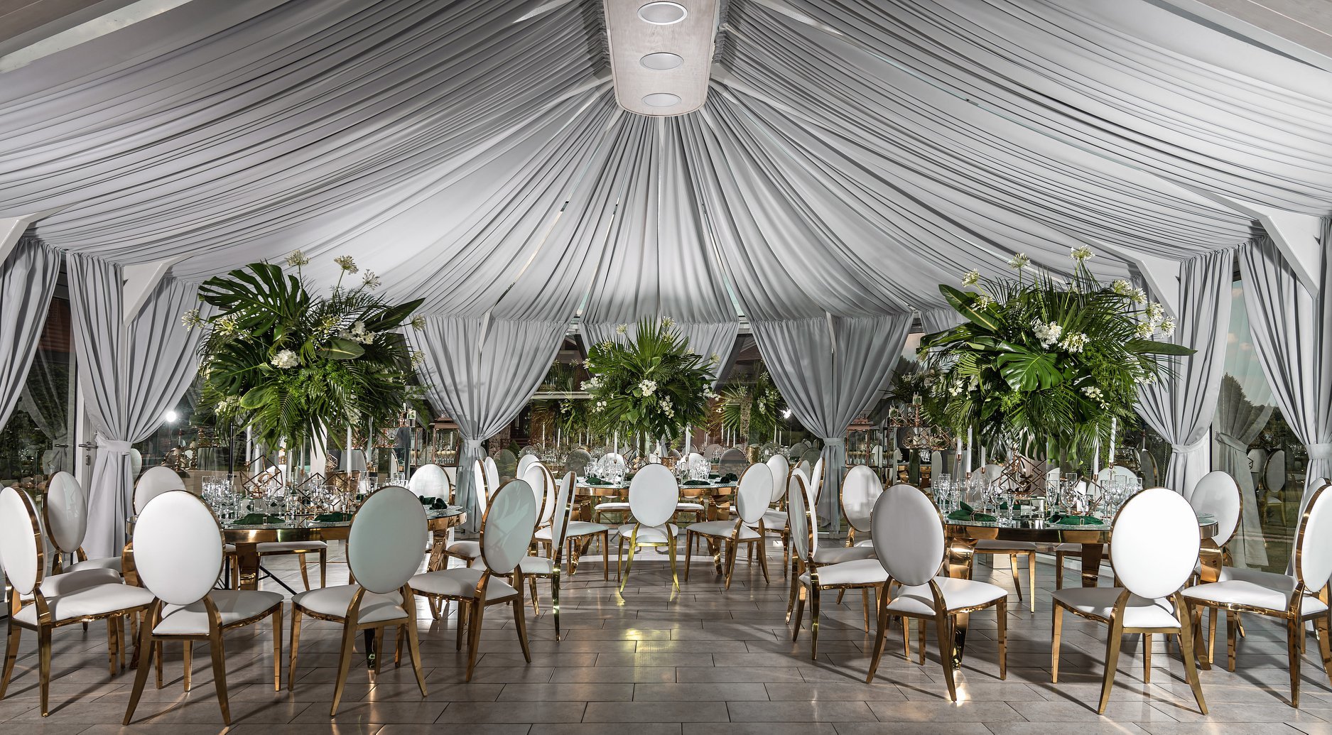 Restoranai, kavinės, barai, salės Vestuvių Salė bei Nakvynė 80 vietų Molėtų rajone 