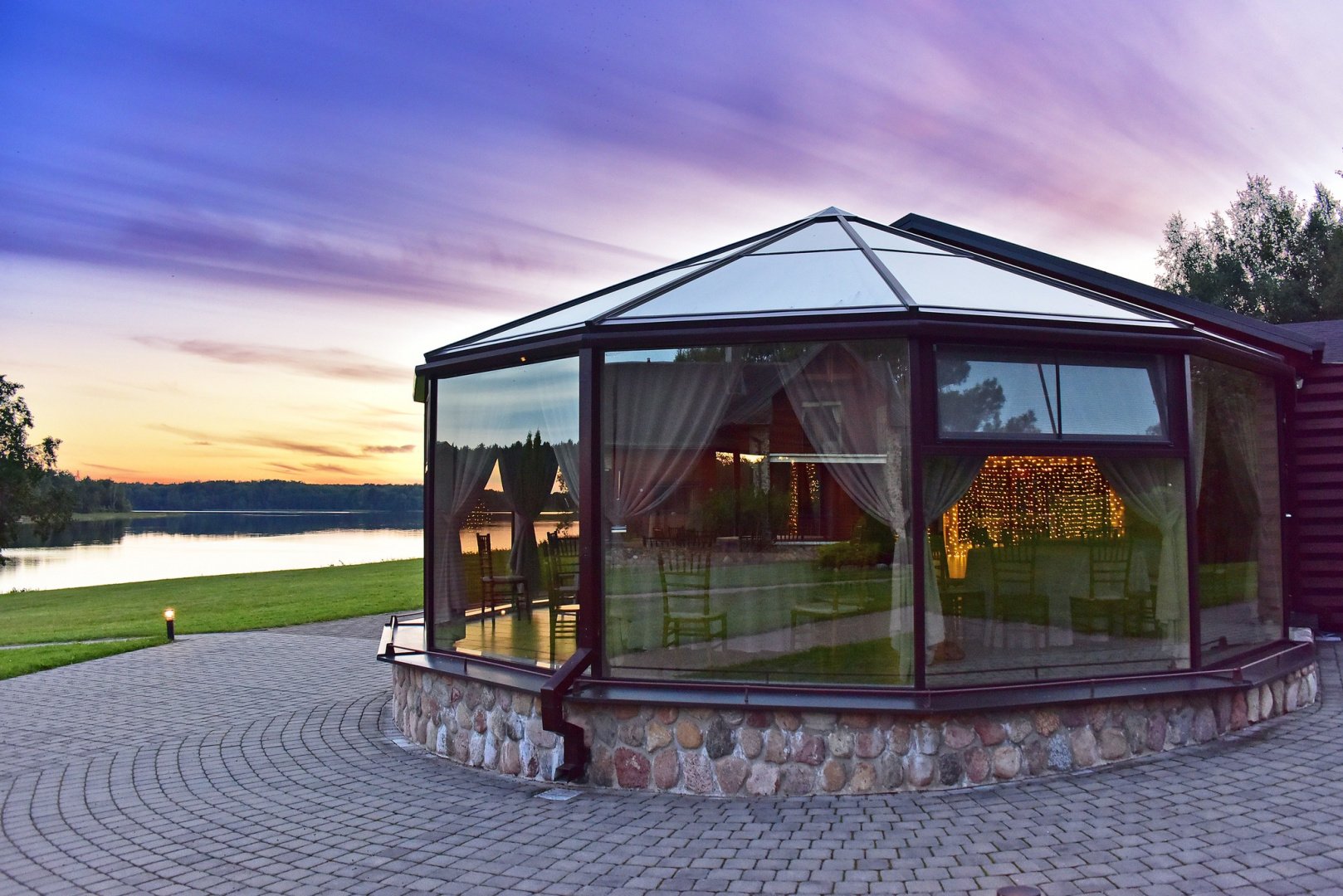 Restoranai, kavinės, barai, salės Vestuvių Salė bei Nakvynė 80 vietų Molėtų rajone 