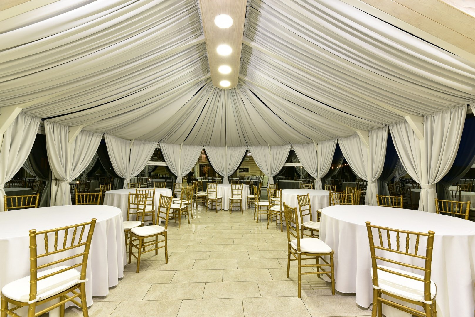 Restoranai, kavinės, barai, salės Vestuvių Salė bei Nakvynė 80 vietų Molėtų rajone 