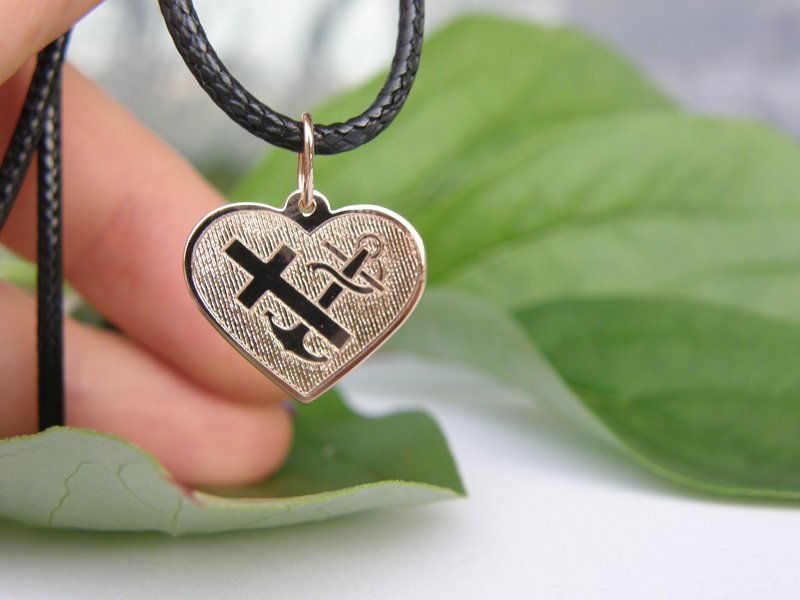 Papuošalai iš aukso, sidabro.