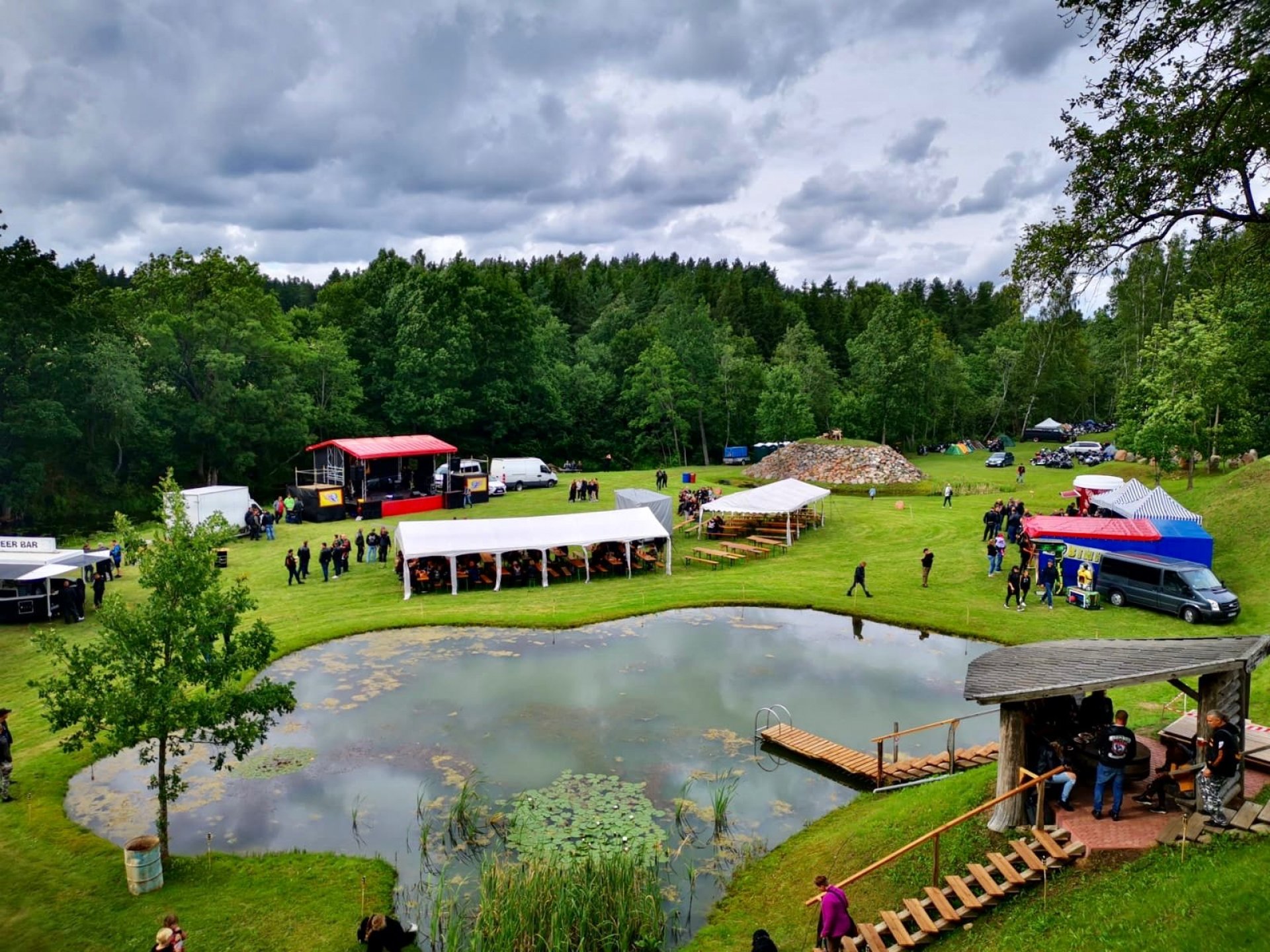 Vila Šerkšnė, Mažeikiai. Pirtis, kubilas, salės, kambariai.