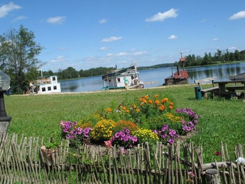 Nakvynė 70 žmonių "ĮLANKOS SODYBOJE" Molėtų rajone. 