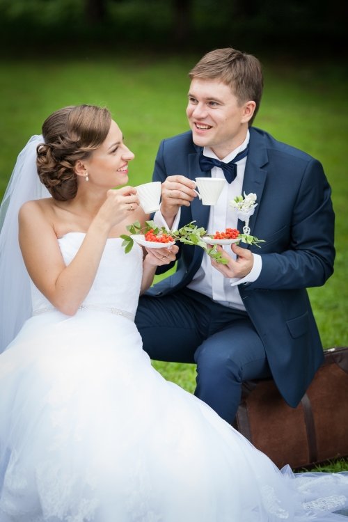 Reportažinė vestuvių fotografija, pageidaujant statytinė.