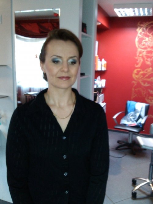 šukuosenos, makiažai nuotakoms, pamergėms ir kt. progoms. Prieina
