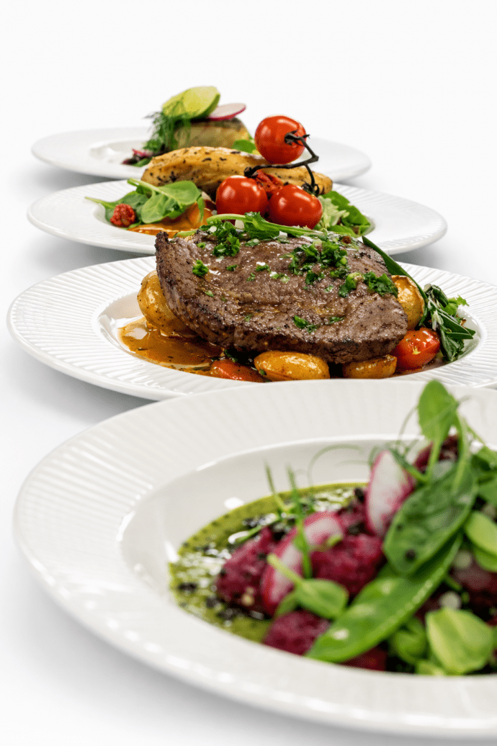 Maistas pobūviams Dineris – maistas vestuvėms, užkandžiai ir karšti patiekalai