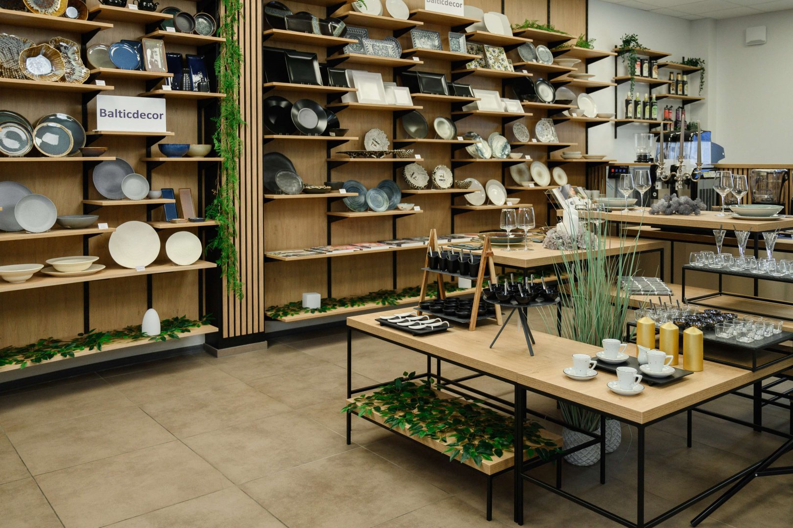 Serviravimas, indų ir įrangos pardavimas