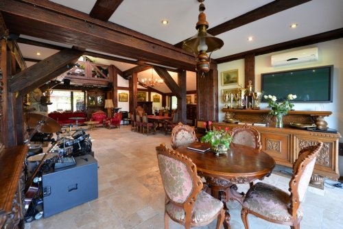 Sodybos, dvarai, vilos Jazzhotel kaimo turizmo sodyba, pirtis, renginių salė.  