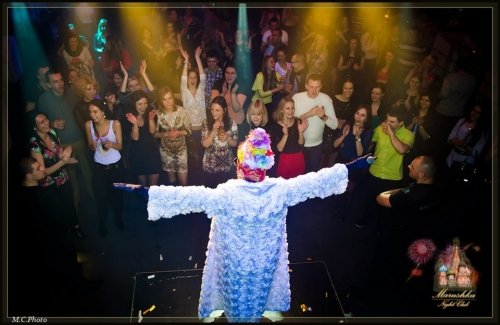 Magai, šokėjos, fakyrai ir kiti VERKA Serdiučka Show, muzikantai, dj Tel. +370 609 16010