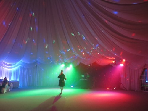 Magai, šokėjos, fakyrai ir kiti VERKA Serdiučka Show, muzikantai, dj Tel. +370 609 16010
