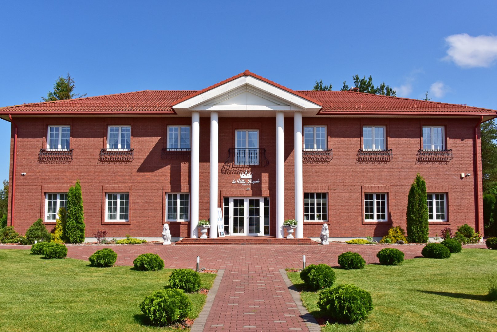 Sodybos, dvarai, vilos La Villa Royale- privatumo oazė visai šalia sostinės!