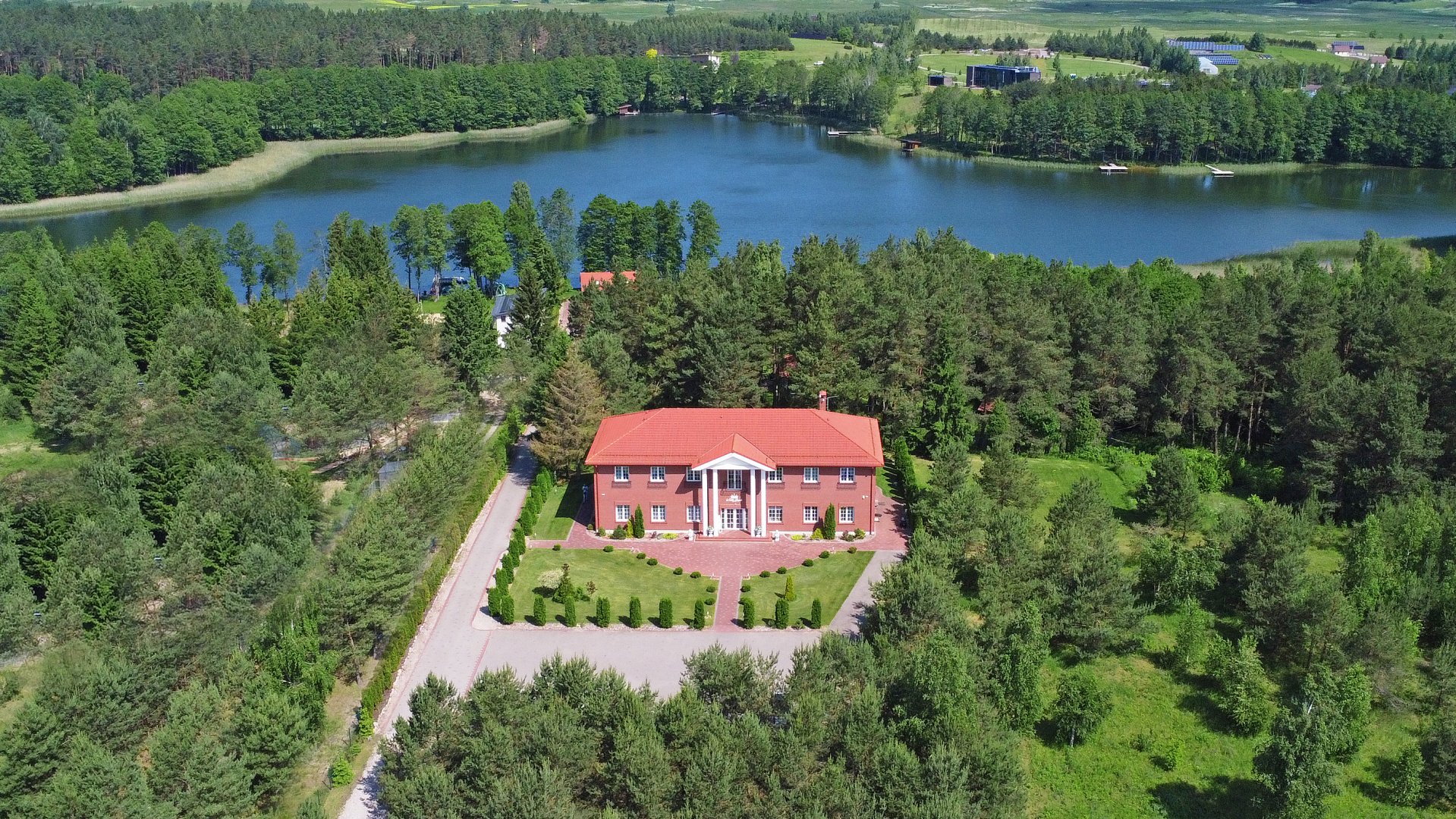 Sodybos, dvarai, vilos La Villa Royale- privatumo oazė visai šalia sostinės!