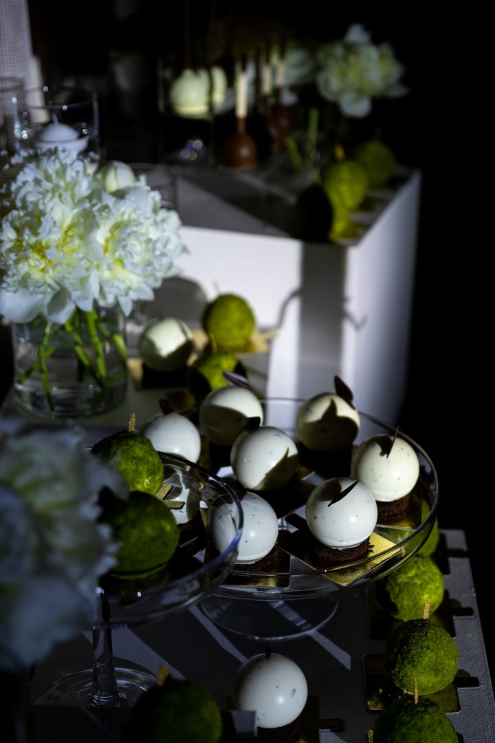 Liu Patty - desertai ir užkandžiai; šampano ir užkandžių staliukai 