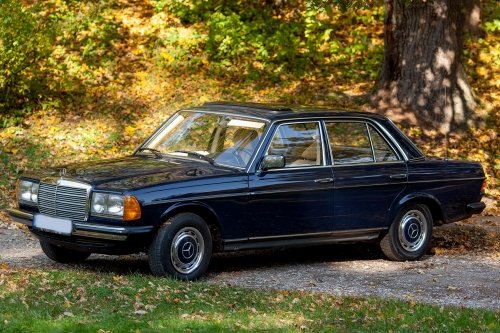 Mercedes- Benz 230E