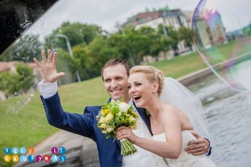 Magai, šokėjos, fakyrai ir kiti Vėjų Gaudymas - dideli muilo burbulai