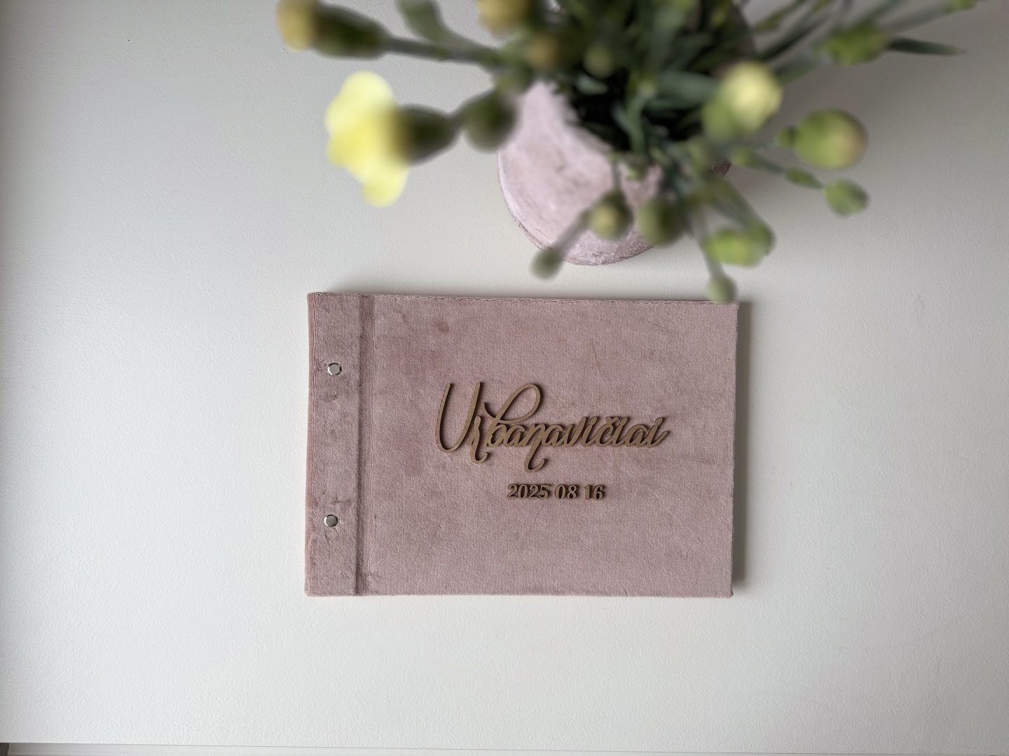 Vestuvinė atributika Rankų darbo palinkėjimų knygos, stalo kortelės, kvietimai