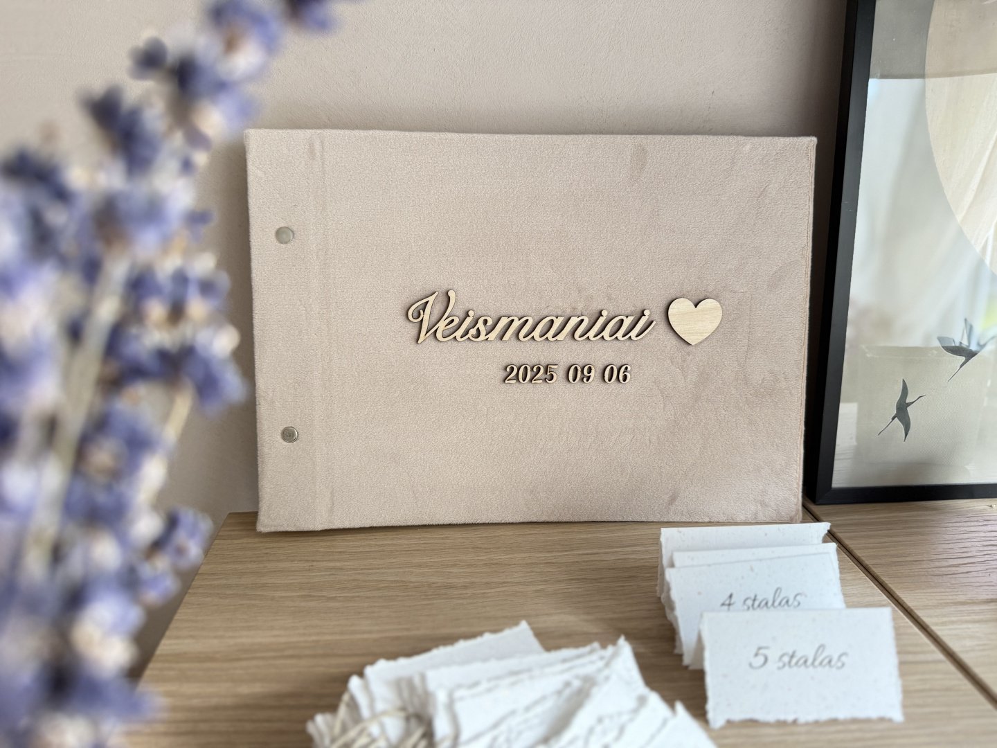 Vestuvinė atributika Rankų darbo palinkėjimų knygos, stalo kortelės, kvietimai