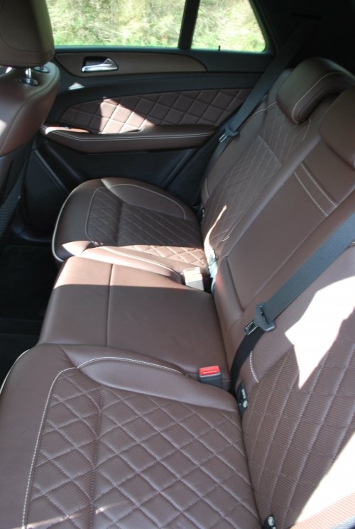Automobilių nuoma Gražus elegantiškas baltos spalvos Mercedes Benz ML AMG 