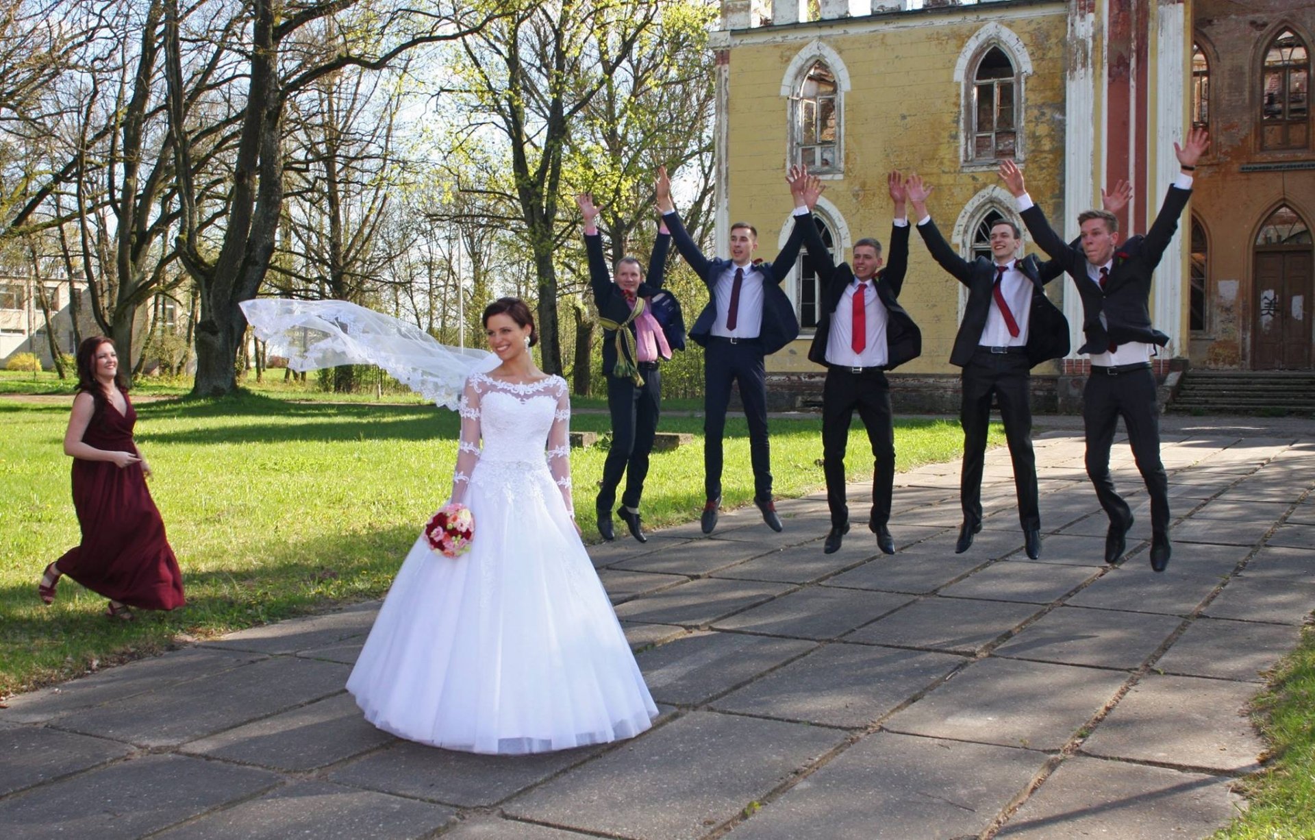 Vestuvių ir įv. renginių filmavimas bei fotografavimas. 