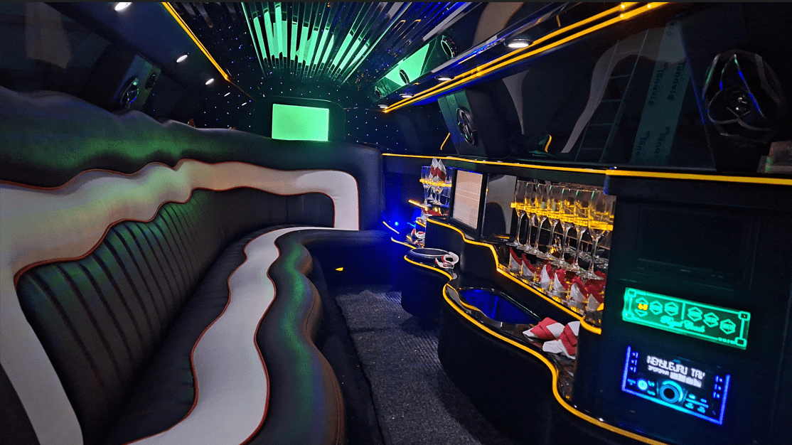 Limuzinų nuoma Limuzinai nuo 10 iki 35 vietų. Limo Busas - Party Busas