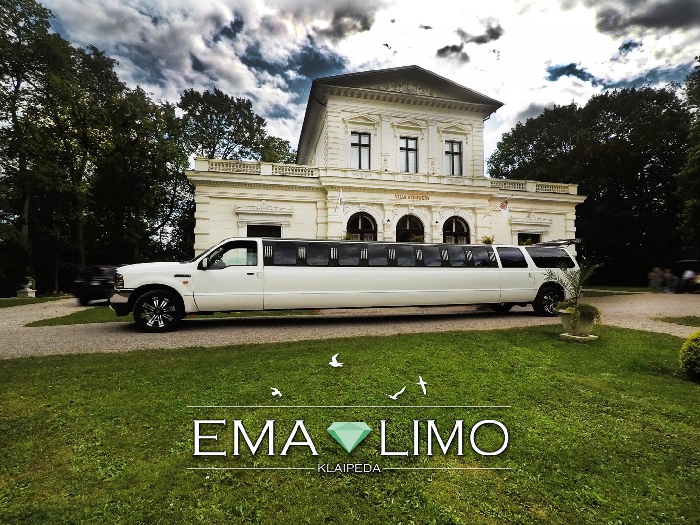 Limuzinai nuo 10 iki 35 vietų. Limo Busas - Party Busas