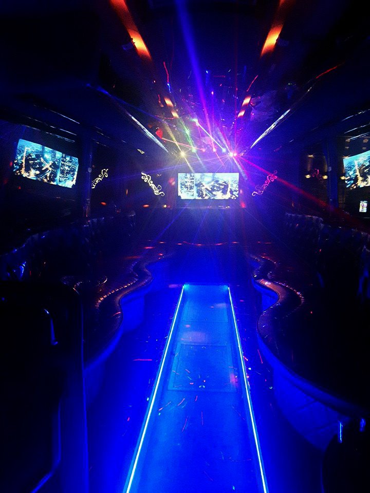 Limuzinai nuo 10 iki 35 vietų. Limo Busas - Party Busas