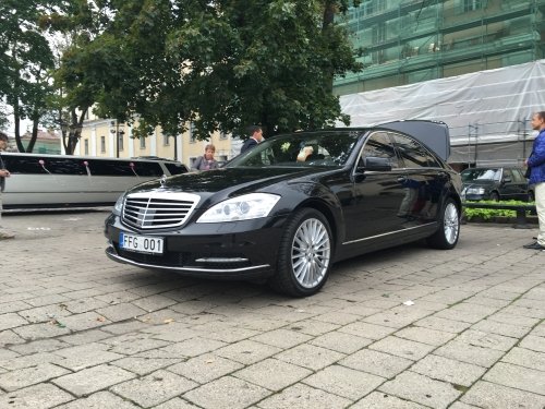 Mercedes E200, S500L, V200d automobilių nuoma vestuvėms :)