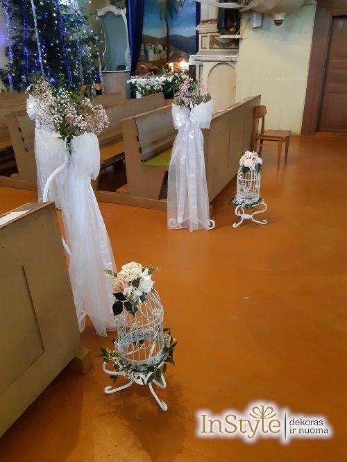 Bažnyčios stovai, kaspinai, narveliai ir kt. paupuošimai