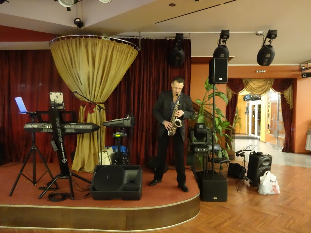 Vestuvių muzikantai Saksofono melodijos fonui ir šokiui +37068354627