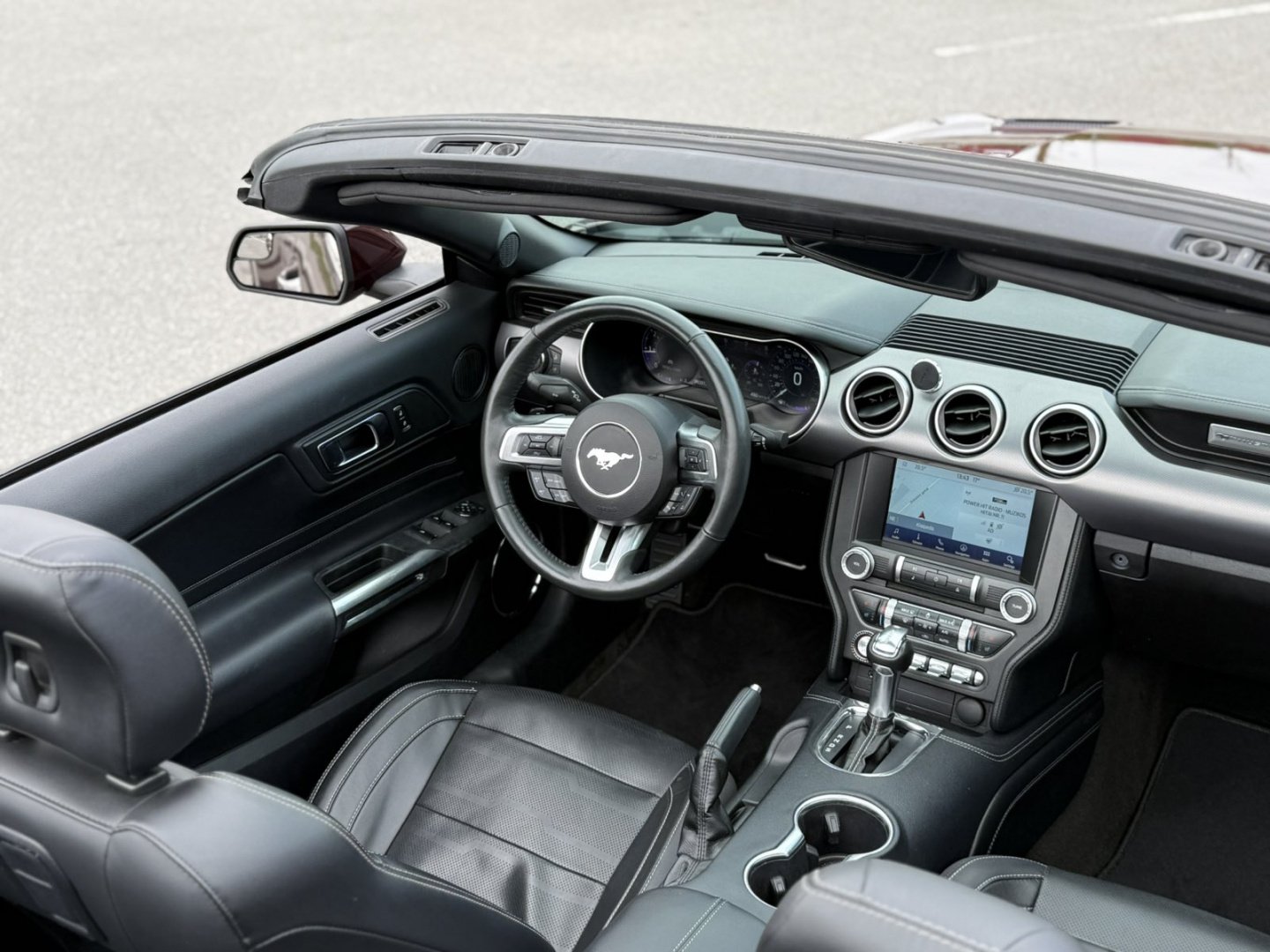 Automobilių nuoma FORD MUSTANG KABRIOLETO NUOMA