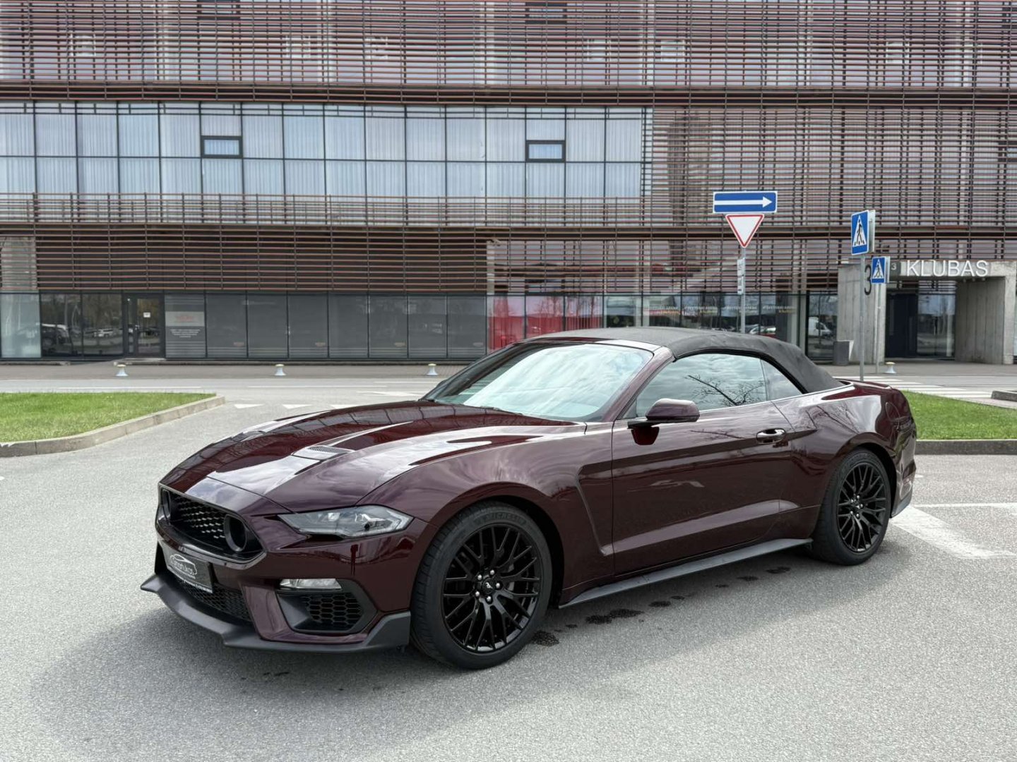 Automobilių nuoma FORD MUSTANG KABRIOLETO NUOMA
