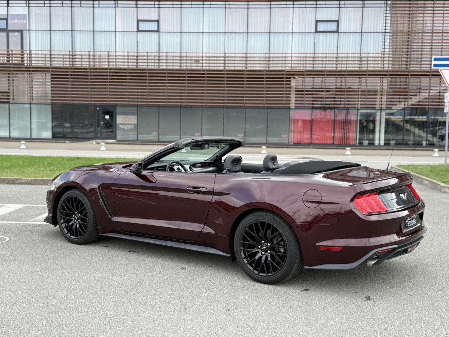 Automobilių nuoma FORD MUSTANG KABRIOLETO NUOMA
