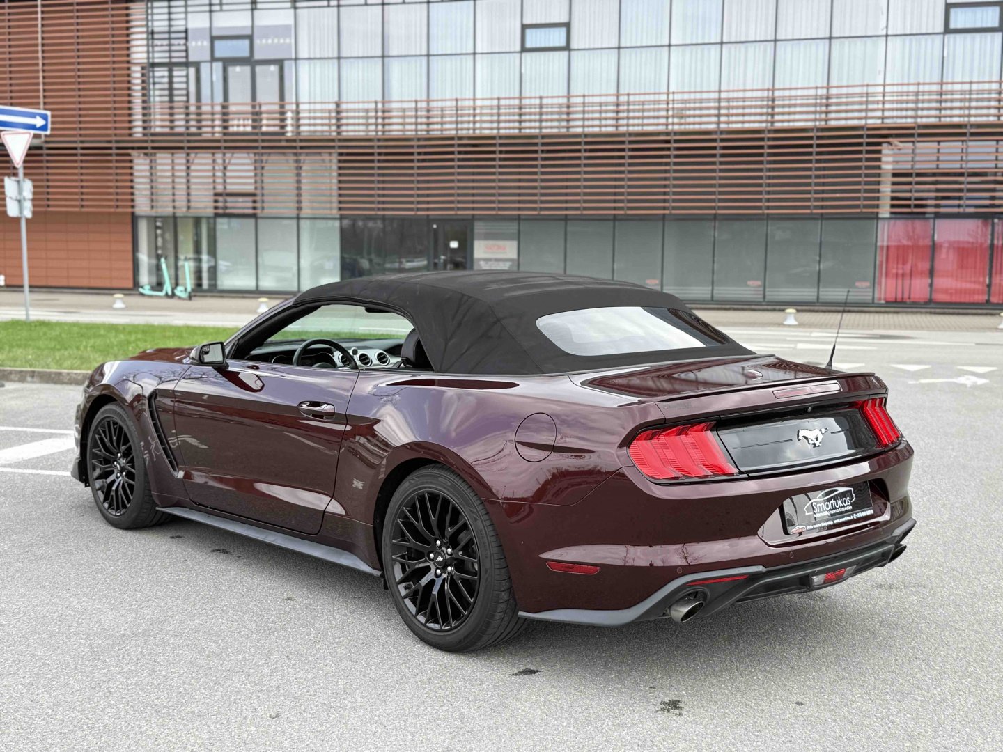 Automobilių nuoma FORD MUSTANG KABRIOLETO NUOMA