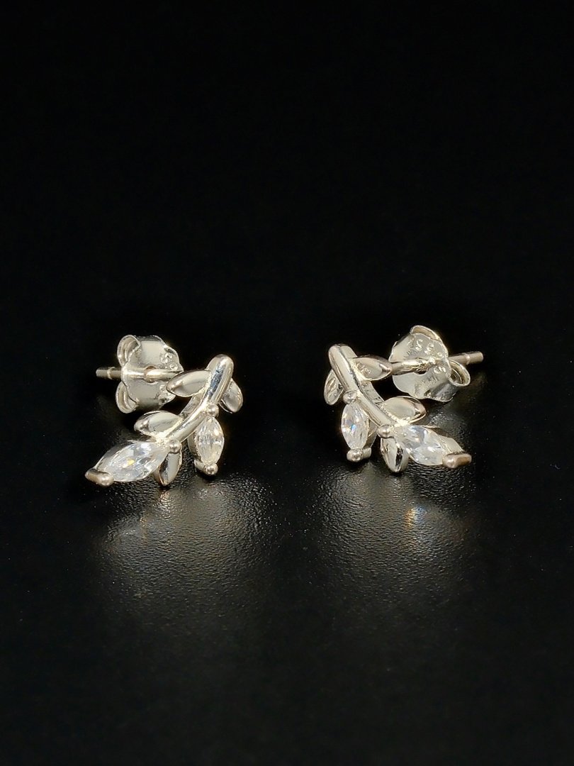 925 sidabro papuošalai – elegancija tavo ypatingai dienai