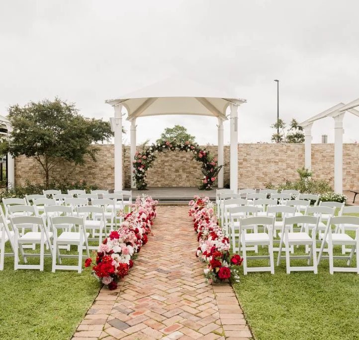 Stalų, kėdžių, užvalkalų nuoma Stalų, kėdžių, staltiesniu, šildytuvų ir kt nuoma