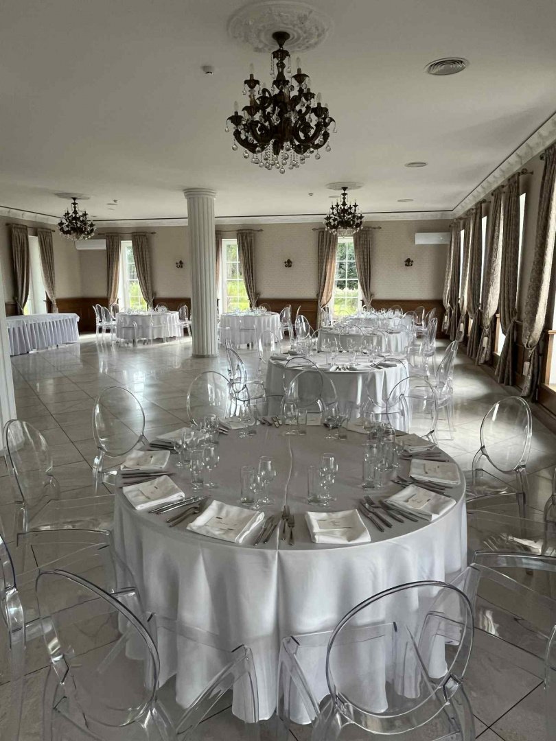 Stalų, kėdžių, užvalkalų nuoma Stalų, kėdžių, staltiesniu, šildytuvų ir kt nuoma