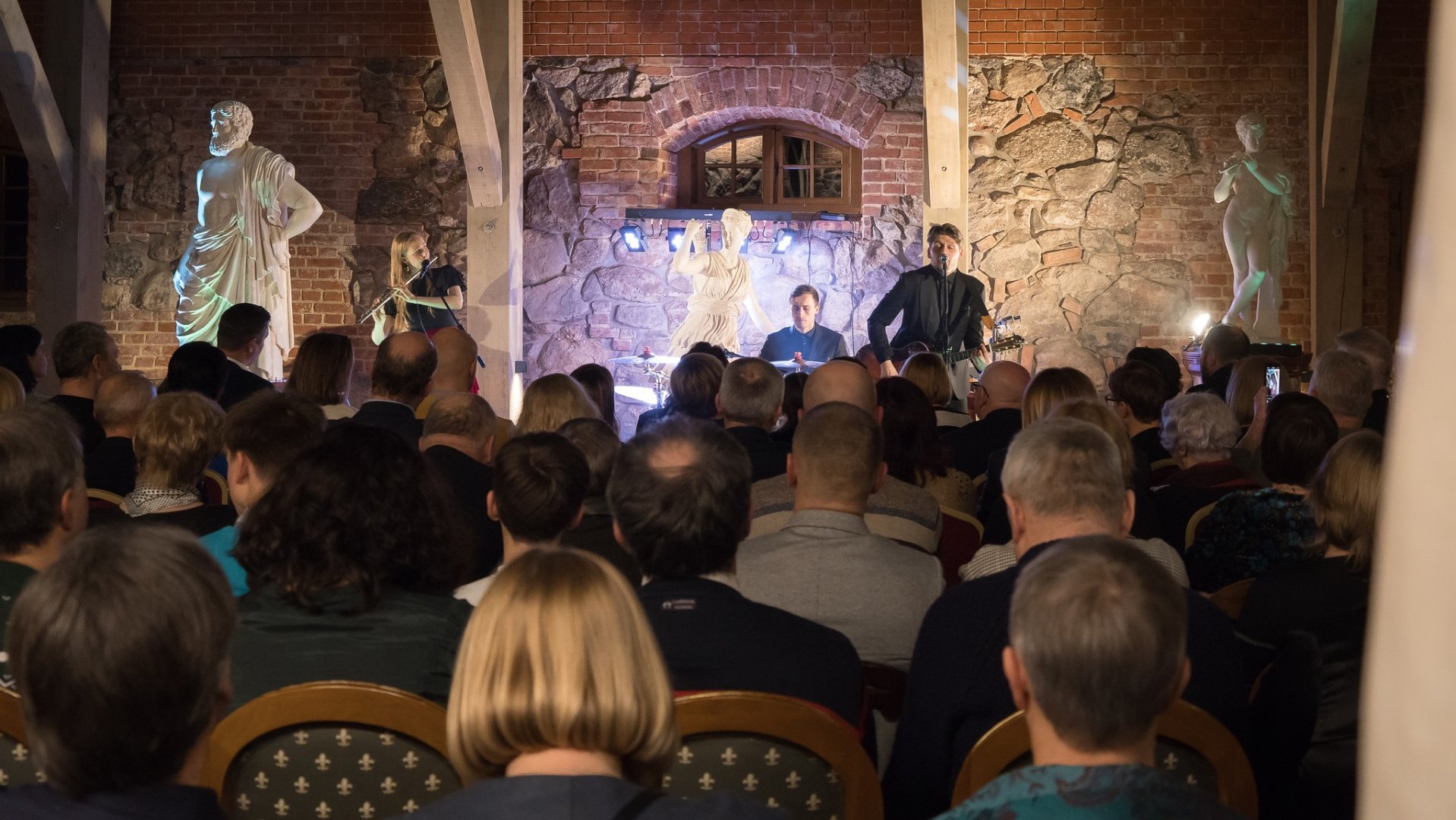 Magai, šokėjos, fakyrai ir kiti Gyvo garso grupė vestuvėms