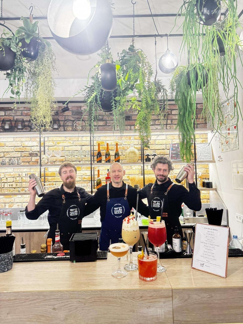 Maistas pobūviams  Mobilus baras vestuvėms – profesionalūs barmenai ir įspūdingi kokteiliai jūsų šventei