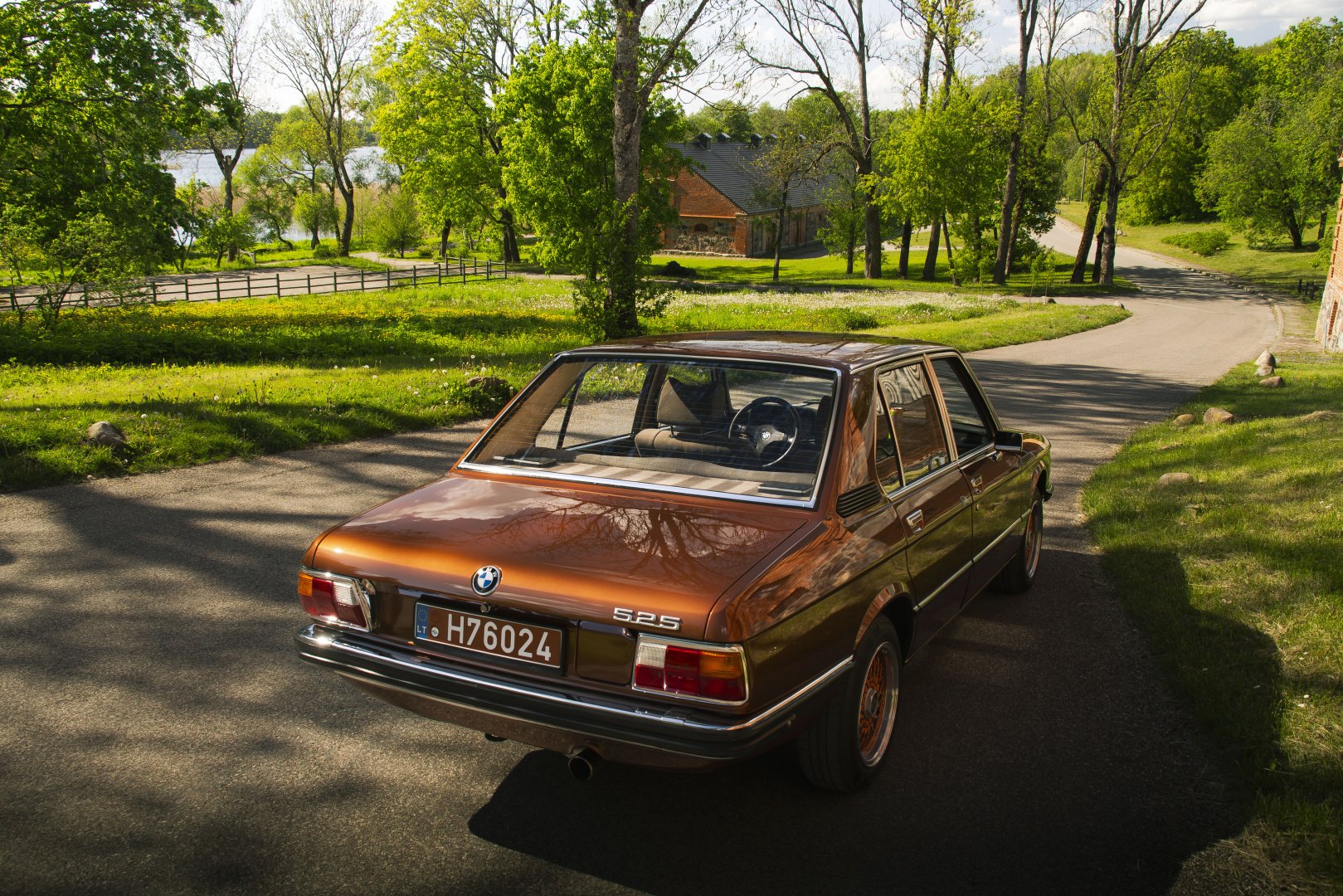 Automobilių nuoma BMW E12, E30 nuoma