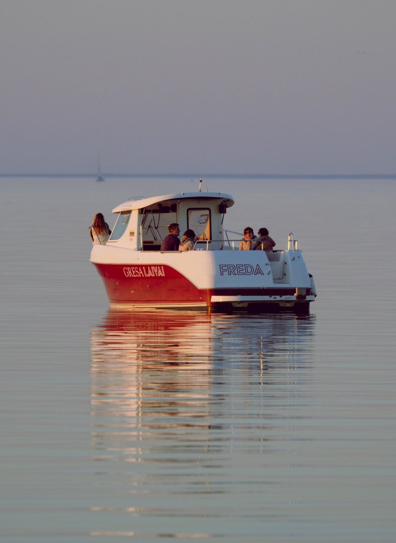 Mergvakarių – bernvakarių organizatoriai Stilingas mergvakaris ar bernvakaris Nidoje – plaukimas laivu „Freda“