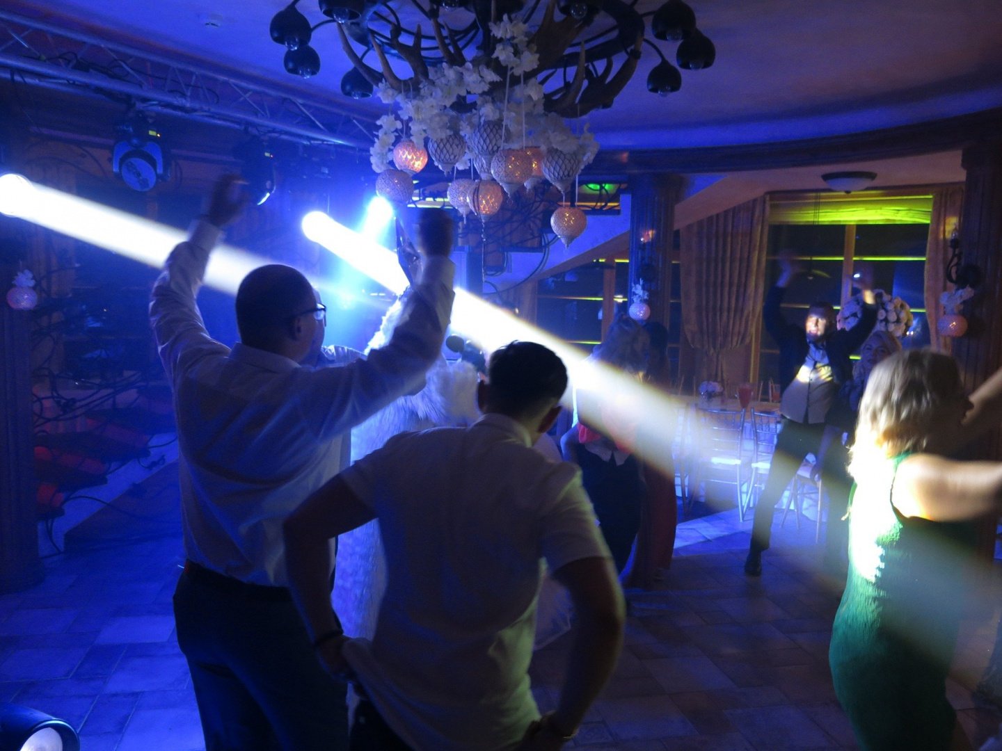 Piršliai, vestuvių vedėjai RENGINIO VEDĖJAS IR DJ. VERKA SERDIUCKA PARODIJA, PARODIJOS ŠOU, VERKA SERDUCHKA PARODY SHOW