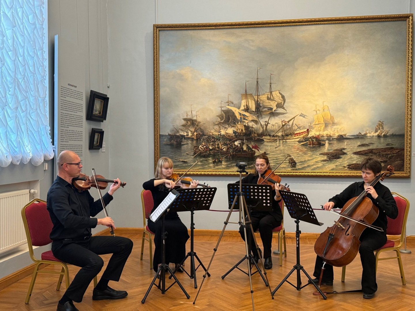 Magai, šokėjos, fakyrai ir kiti Groju Violončėle Laidotuvėse, Metinėse, Vestuvių Ceremonijose, Furšetuose