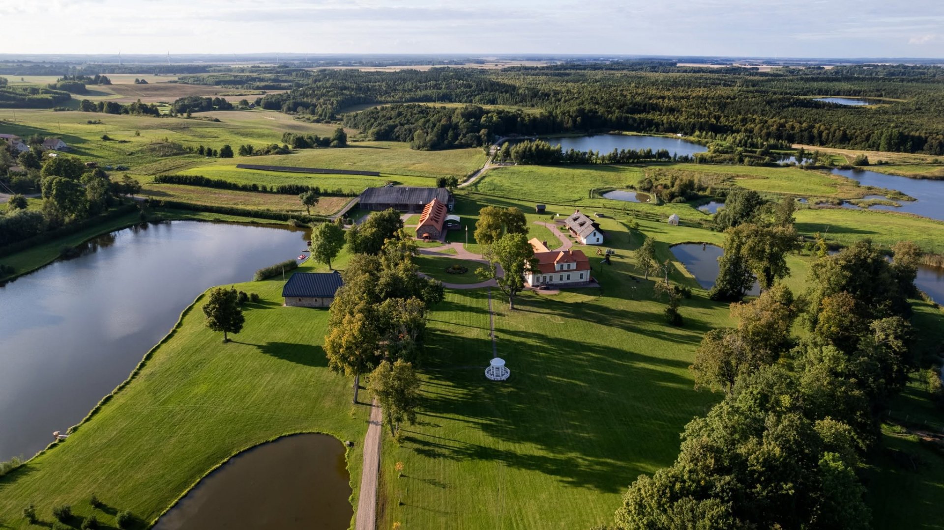 Sodybos, dvarai, vilos Pakėvio dvaras